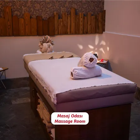 Lova & Hotel Yalova (Yalova)