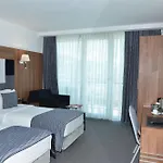 Szálloda Lova & 4*