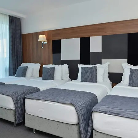 Hotel Lova &