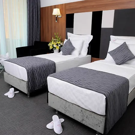 Yalova Lova & Yalova Hotel 4*